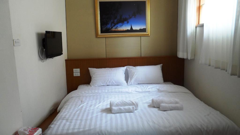 Oyo 1093 De Nawarat Chiang Mai Boutique Apartment الغرفة الصورة